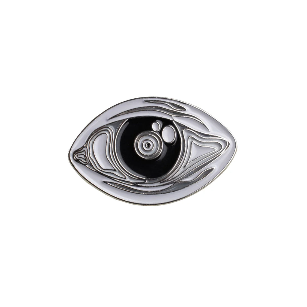 pin metálico ojo