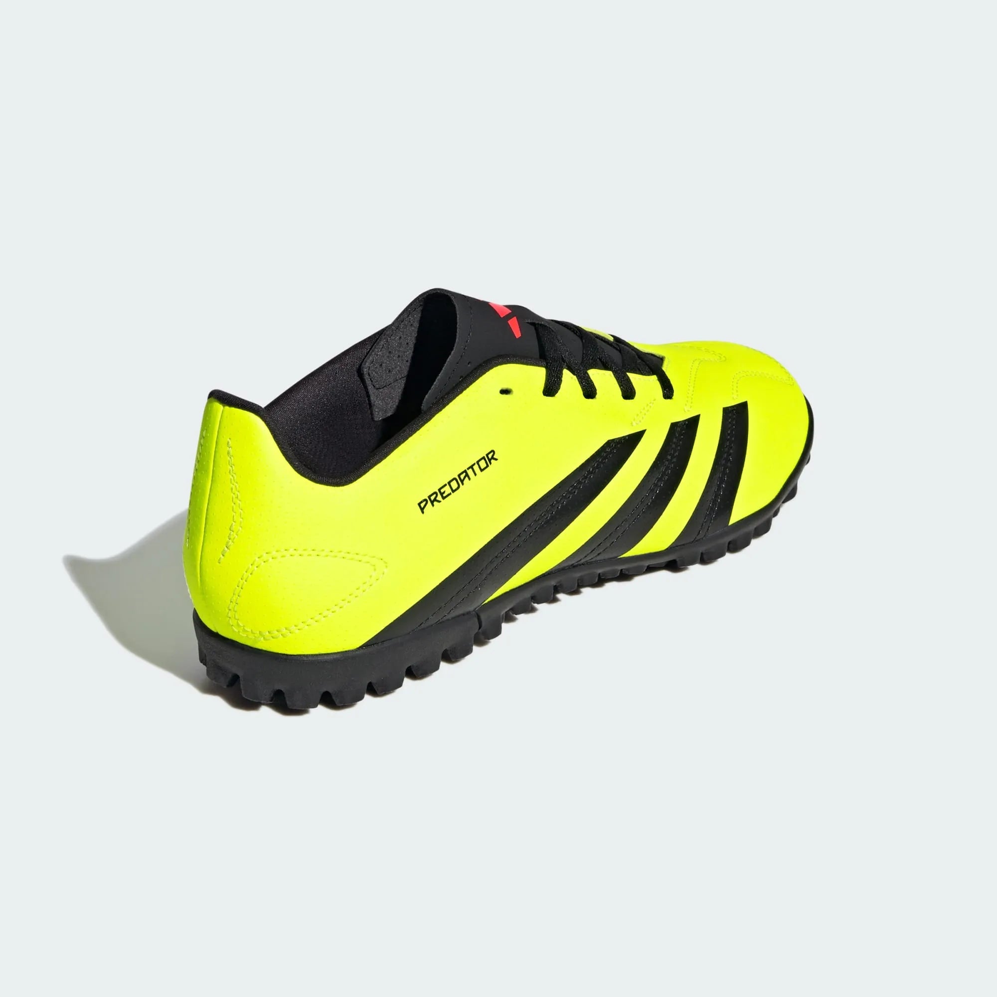 tenis adidas predator club tf